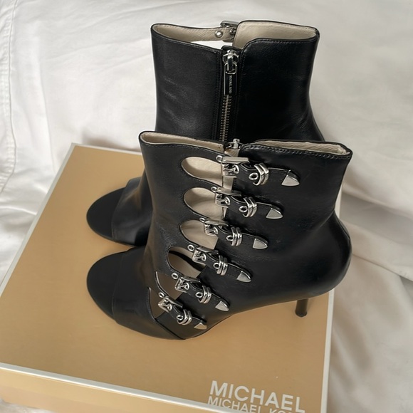 Authentic Michael Michael Kors Black Leather Peep-toe Bootie size 9 1/2M - Picture 3 of 12